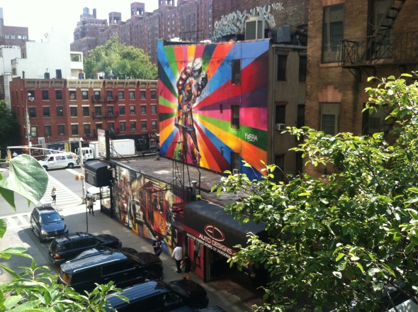 “V-J Day Kiss,” a mural by artist Eduardo Kobra, with another Kobra mural below. Located at 25th Street, both works can be viewed from the High Line. Photo: Alanna Weissman.